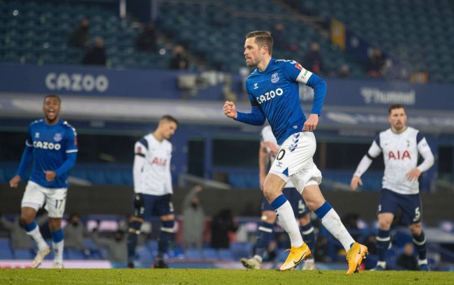 他不仅帮助 他不仅帮助